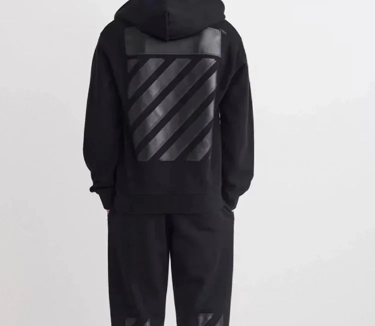 ♻️💯Upper body reference model picture❤️Top tested version OFF WHITE CO VIRGIL 22SS Overlapping Zebra Cross Arrow Hoodie Sweatshirt. The fabric and threads are custom-woven and dyed. The color of the fabric is dyed through color card comparison. There is no color difference. It is made of 420g double yarn terry fabric. The printing is done using a Japanese-owned MIMAKIi printing machine. There are no edges or burrs. Inkjet printing, heat transfer, hot pressing and cold tearing. The transparent fabric pattern is scratch-proof and ironing. The printing is not easy. The tape printing overlaps and the color depth is different. The washed label is also customized according to the original font from the company. The accessories still use OFFWHITE 21S/S full line of correct accessories. Rectangular plastic raised three-dimensional collar label. Late Color: Black Size: XS-L P:390